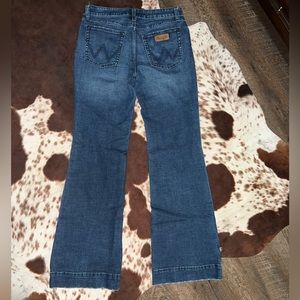 Wrangler flare jeans, dark wash women’s SIZE 9x34